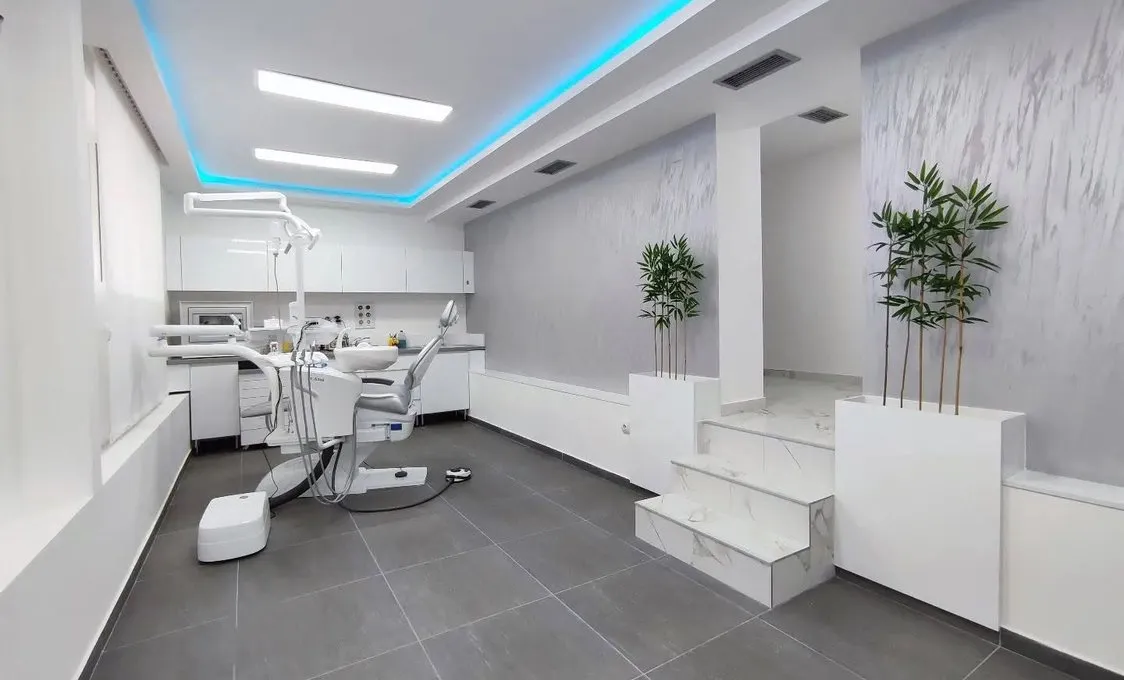 Prostor ordinacije Vera Dental sa dve stomatološke stolice